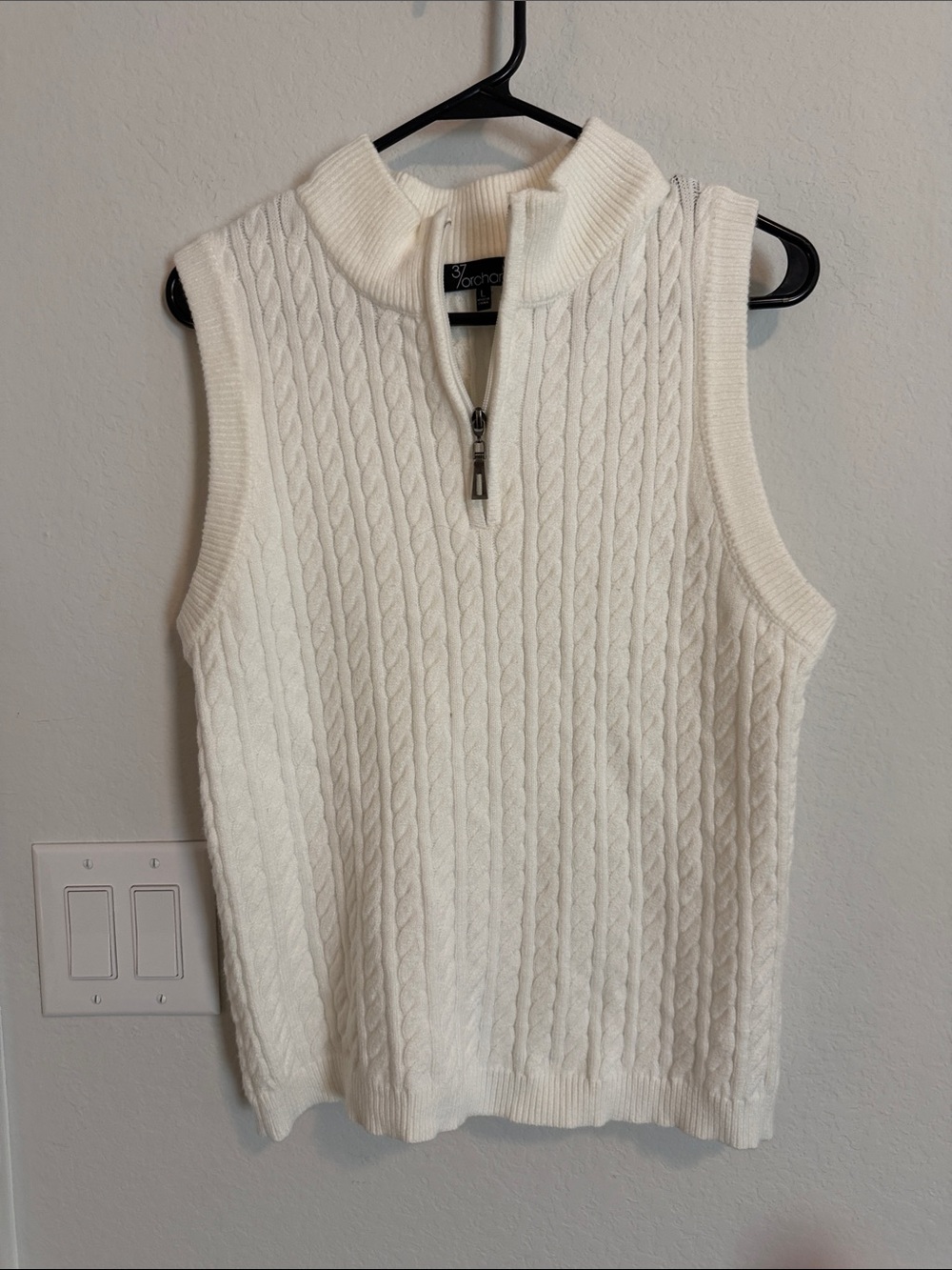 Anne Klein White Cable-Knit Sleeveless V-Neck Zip Sweater